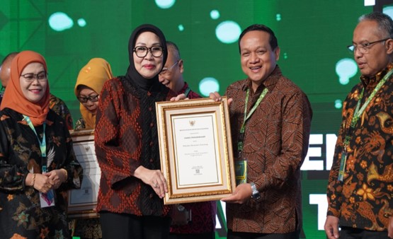POLTEKKES KEMENKES SEMARANG TERIMA PENGHARGAAN PADA FORUM KOMUNIKASI TENAGA KESEHATAN (FORMKOMNAKES)